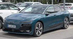 Audi A6 e-tron, önden üç çeyrek görünüm (petrol mavisi)