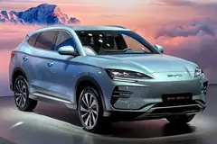 BYD Seal U, önden üç çeyrek görünüm (açık mavi)