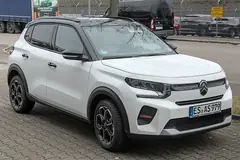 Citroën C3, önden üç çeyrek görünüm (beyaz, siyah tavan)