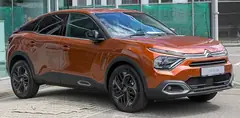 Citroën C4, önden üç çeyrek görünüm (turuncu)