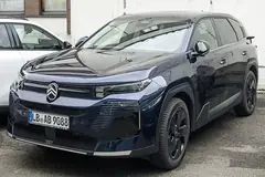 Citroën C5 Aircross, önden üç çeyrek görünüm (lacivert)