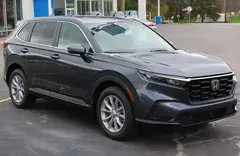 Honda CR-V, önden üç çeyrek görünüm (antrasit)