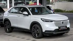 Honda HR-V, önden üç çeyrek görünüm (beyaz)