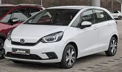 Honda Jazz, önden üç çeyrek görünüm (beyaz)