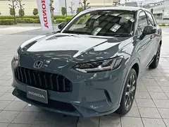 Honda ZR-V, önden üç çeyrek görünüm (gri-mavi)