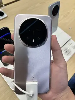 HONOR Magic8 Pro, arkadan (açık mor)