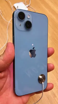 iPhone 14, Mavi, elde arkadan