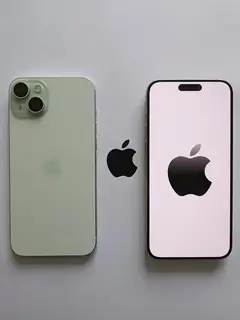 iPhone 15 Plus, Yeşil, önden ve arkadan