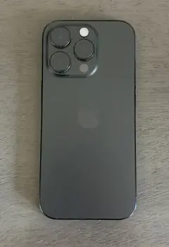 iPhone 16 Pro, Siyah Titanyum, arkadan
