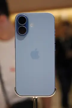 iPhone 17, Sis Mavisi, arkadan