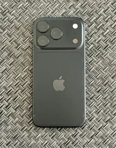 iPhone 18 Pro, Siyah, arkadan