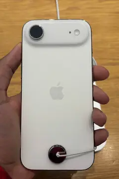 iPhone Air, Bulut Beyazı, elde arkadan
