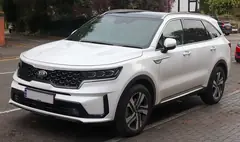 Kia Sorento, önden üç çeyrek görünüm (beyaz)