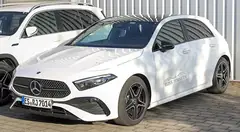Mercedes-Benz A-Serisi, önden üç çeyrek görünüm (beyaz)