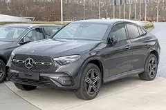 Mercedes-Benz GLC Coupé, önden üç çeyrek görünüm (gri)