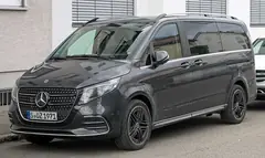 Mercedes-Benz V-Serisi, önden üç çeyrek görünüm (antrasit)