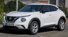 Nissan Juke, önden üç çeyrek görünüm (beyaz)