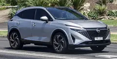 Nissan Qashqai, önden üç çeyrek görünüm (gümüş)