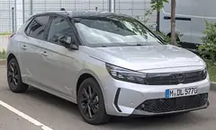 Opel Corsa, önden üç çeyrek görünüm (gümüş, siyah tavan)