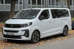 Opel Zafira, önden üç çeyrek görünüm (beyaz)