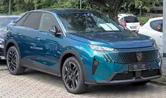 Peugeot 3008, önden üç çeyrek görünüm (mavi)