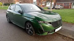 Peugeot 308, önden üç çeyrek görünüm (yeşil)