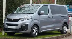 Peugeot Expert Traveller, önden üç çeyrek görünüm (gümüş)