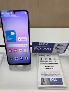 Samsung Galaxy A07, Ã¶nden, maÄŸaza standÄ±nda (aÃ§Ä±k mor)