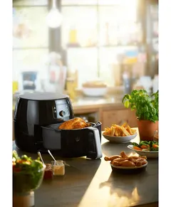 Philips Premium Airfryer XXL HD9650/90, mutfak sahnesinde (Siyah)
