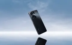 realme C55, arkadan üç çeyrek, gökyüzü sahnesi (Gece Bulutu)