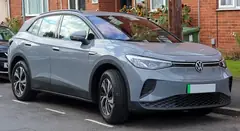 Volkswagen ID.4, önden üç çeyrek görünüm (gri)