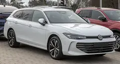 Volkswagen Passat Variant, önden üç çeyrek görünüm (beyaz)