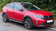 Volkswagen Taigo, önden üç çeyrek görünüm (kırmızı)