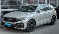 Volkswagen Touareg, önden üç çeyrek görünüm (bej-gri)