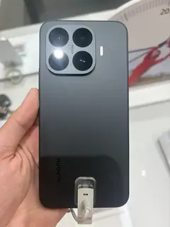 Xiaomi 17T Pro, arkadan (siyah)